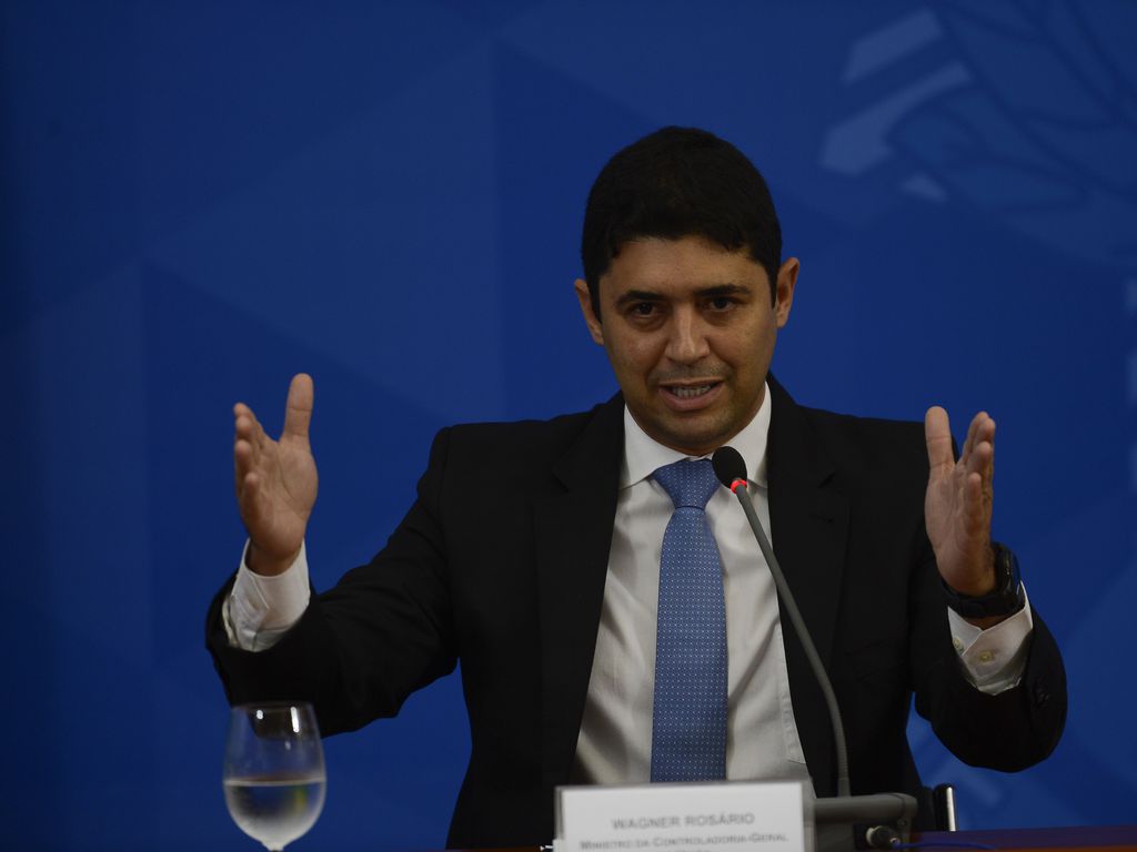 Base de Tarcísio articula sabatina de Rosário para o TCE em setembro