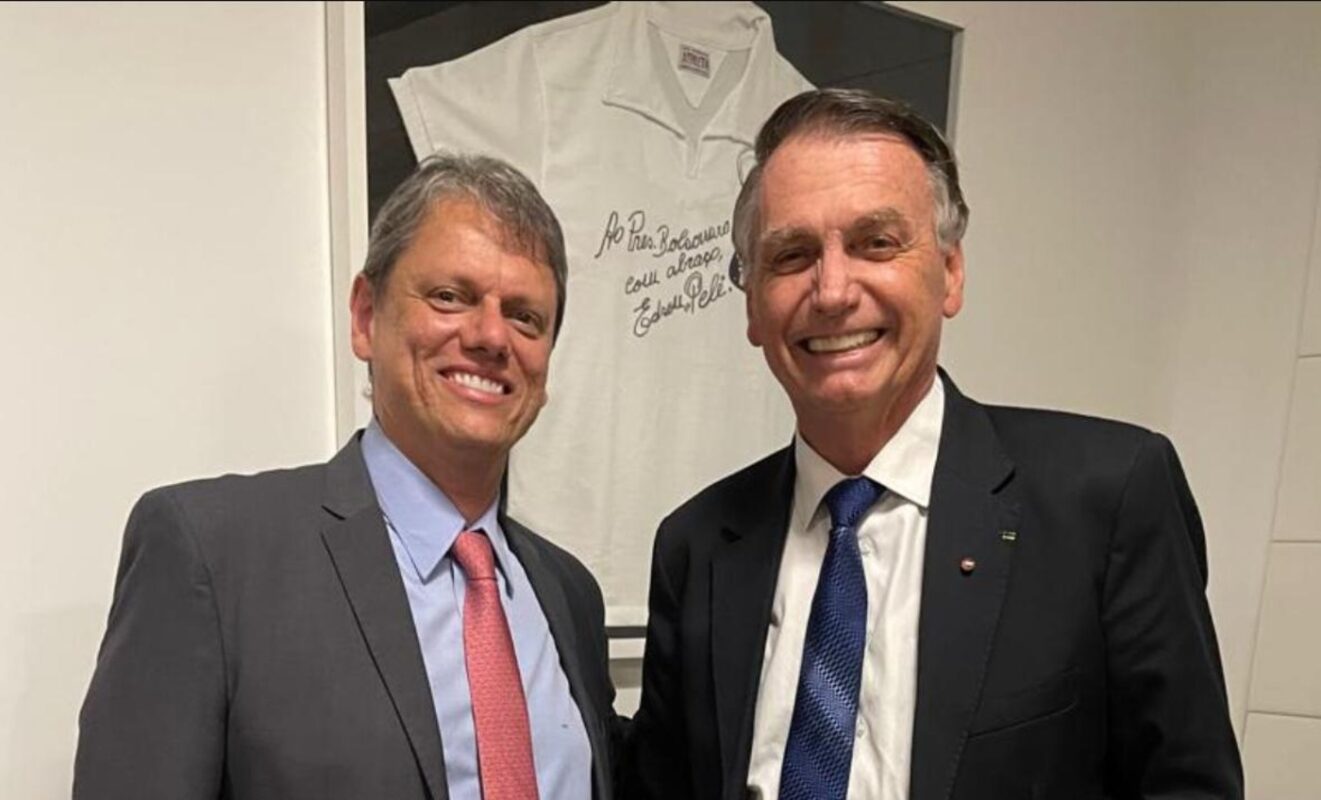 Bolsonaro sente-se injustiçado. O que só piora seu estado de saúde. Tem crises intermitentes de soluços. Come pouco, nada além do necessário. E quando fala é pa