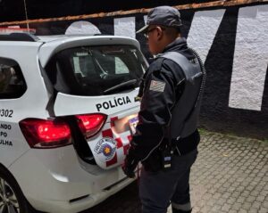 Na madrugada deste domingo (24), policiais militares prenderam um indivíduo pelo crime de roubo, na bairro do Jaraguá, na cidade de São Sebastião – SP. Du