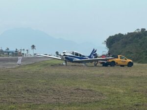 Pneu de avião estoura durante pouso no aeroporto de Ubatuba