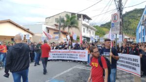 Servidores municipais de Caraguatatuba entram em greve de 24 horas e exigem reajuste de 15%. Prefeitura diz que serviços não foram afetados | VALE 360 NEWS – NOTÍCIAS DO VALE DO PARAÍBA E LITORAL NORTE