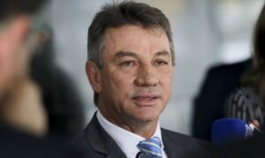 Ministra vota por cassação de governador de Roraima, mas julgamento é suspenso
