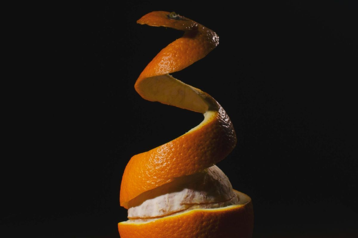 A casca de laranja e a canela formam uma combinação aromática presente em muitas bebidas. Além do seu sabor ácido e levemente adocicado, a mistura reúne proprie