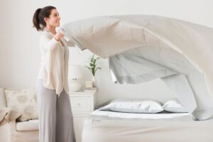 Faz a cama todos os dias? Entenda o que o hábito diz sobre você