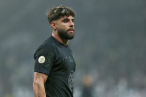 O Corinthians confirmou que Yuri Alberto desfalcará a equipe no momento, após ter que passar por cirurgia. O atacante alvinegro relatou dores abdominais na últi