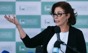 Justiça da Itália mantém prisão de Carla Zambelli