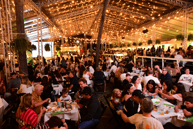 Mesmo em época considerada “baixa temporada”, o 30º Festival do Camarão atraiu grande público nos restaurantes participantes e no Boteco do Camarão
Ao menos 7,4