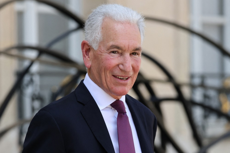 Os Estados Unidos apoiaram nesta segunda-feira (25) seu embaixador na França, Charles Kushner, que foi convocado pelo governo francês após c
