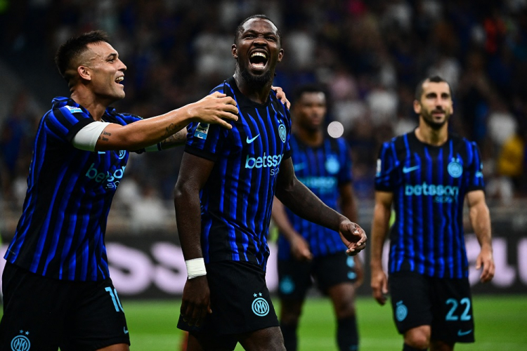 A Inter de Milão assumiu a liderança do campeonato italiano ao golear em casa o Torino por 5 a 0, com dois gols de Marcus Thuram, nesta segunda-fe