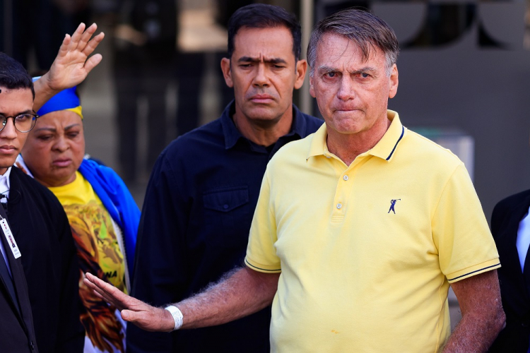 A Procuradoria-Geral da República (PGR) pediu nesta segunda-feira (25) o aumento do monitoramento policial sobre o ex-presidente Jair Bolsonaro, a uma se