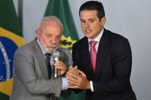 Lula recebe Hugo Motta e integrantes do Republicanos em mais uma rodada de conversas sobre 2026