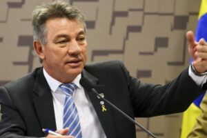 Mendonça pede vista em caso de cassação de governador de Roraima