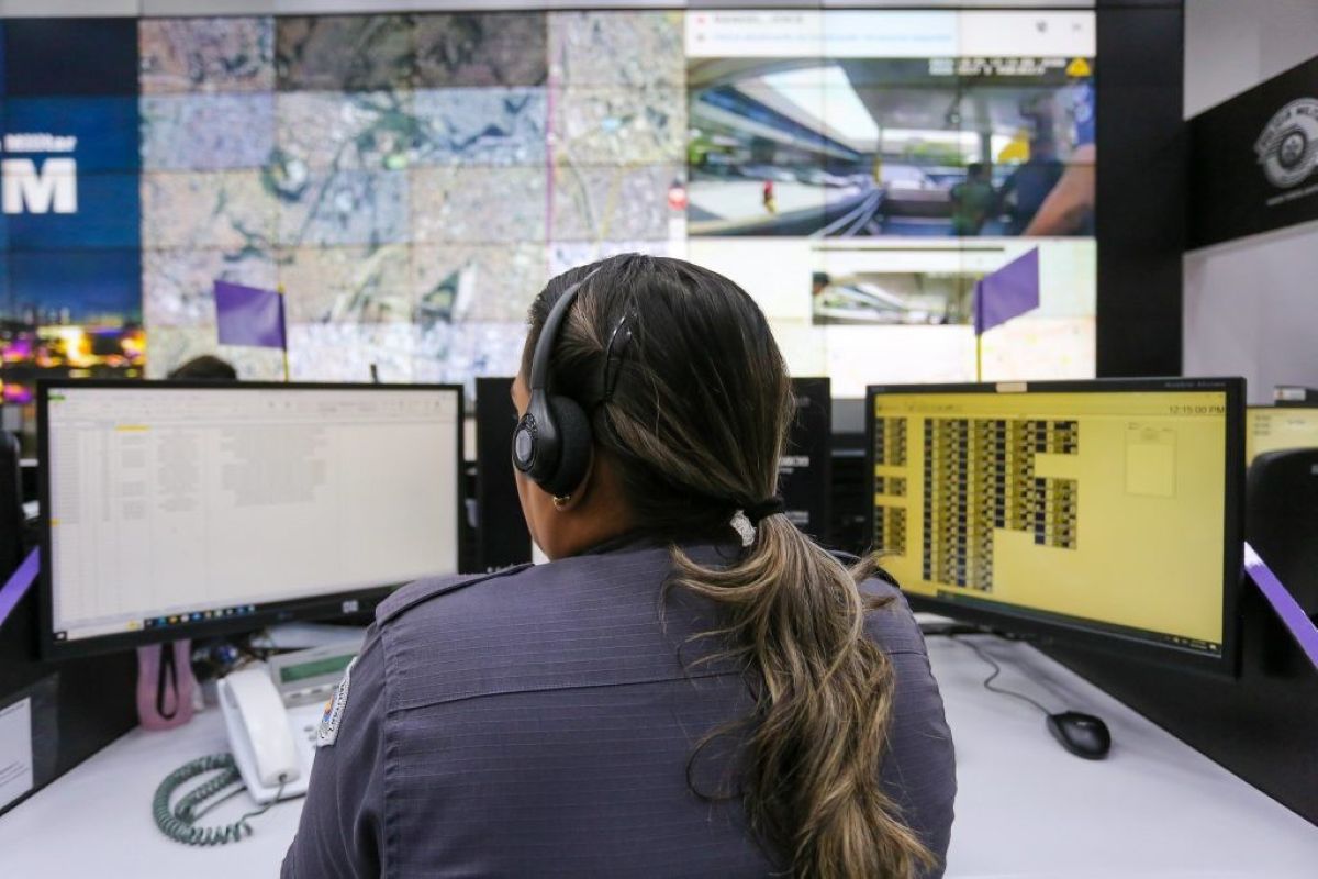 Uma parceria do Governo de São Paulo com uma empresa de carros por aplicativo permite transporte gratuito a mulheres vítimas de violência. O deslocamento sem cu