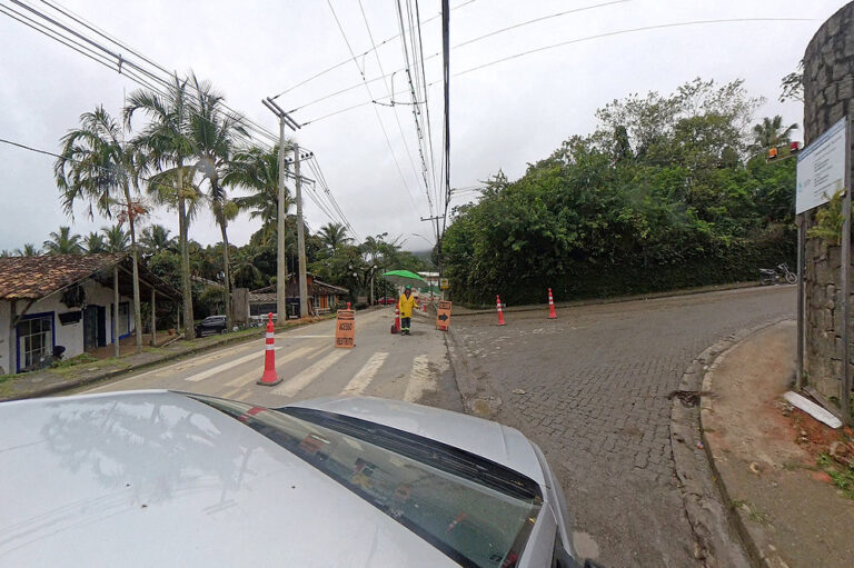 Trânsito no bairro do Bexiga terá alteração temporária devido às obras de saneamento e reurbanização na região sul de Ilhabela