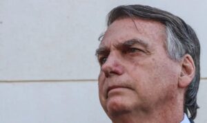 Julgamento de Bolsonaro gera questionamentos sobre democracia no Brasil, diz New York Times