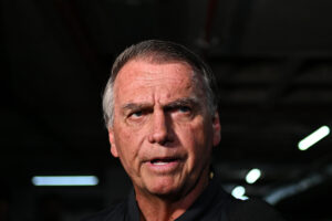 Pedido da PF por policiais na casa de Bolsonaro fere privacidade e não tem base técnica