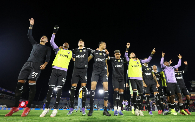 Para espantar a crise e mostrar que ainda há espaço para o sucesso em 2025, o Botafogo volta a campo nesta quarta-feira (27), contra o Vasco, em S