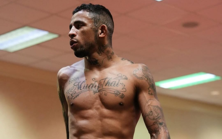 Carlos Prates ‘humilha’ Neal em nocaute no primeiro round do UFC 319
