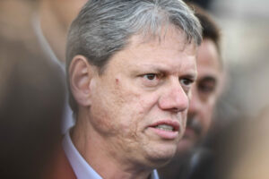 Tarcísio defende reduzir o número de ministérios no governo federal e cita modelo da Argentina