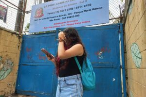 Governo de SP encerra contrato que fornece chip de celular para alunos