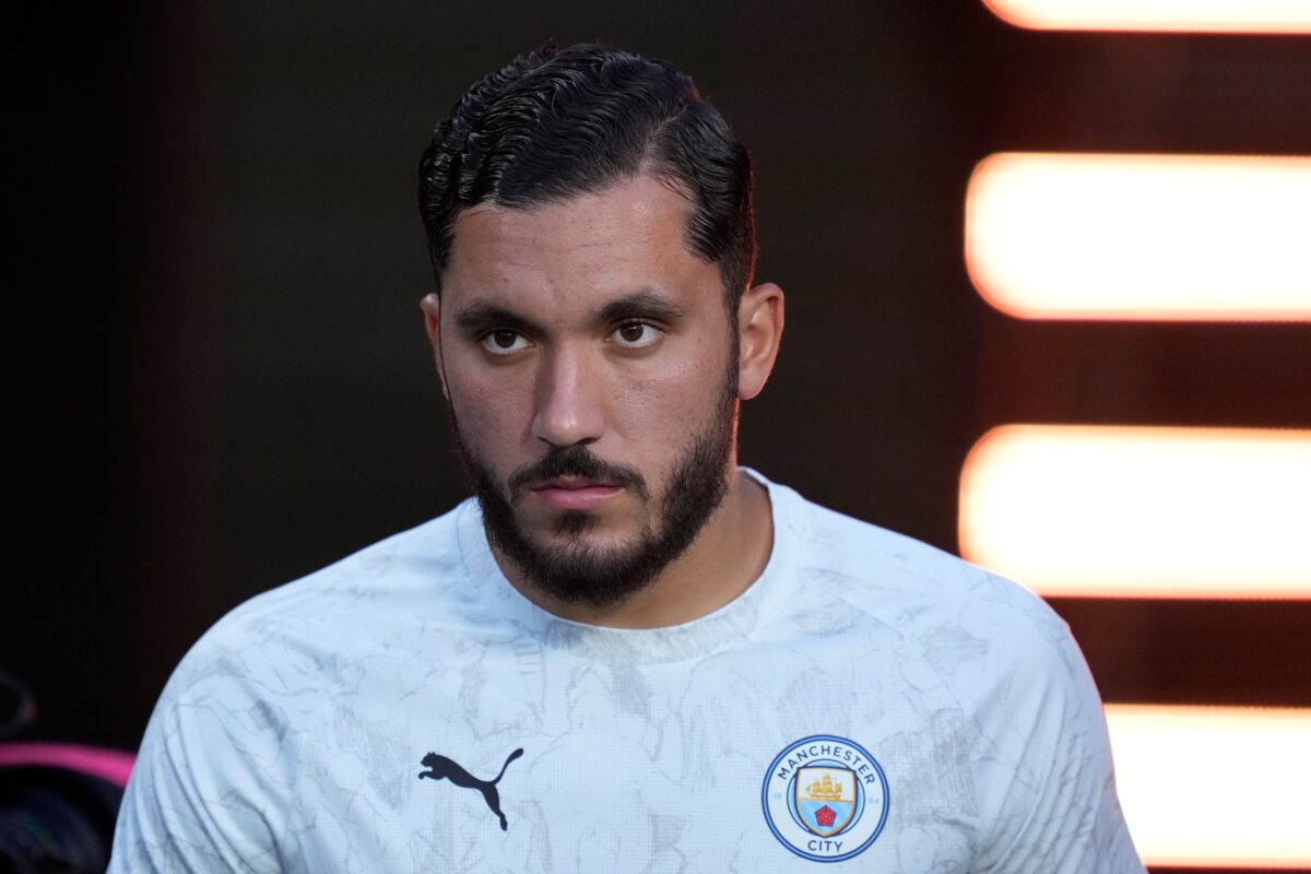 O Manchester City anunciou, nesta quinta-feira (14/8), que Rayan Cherki assumirá a camisa 10. O meia-atacante ex-Lyon foi contratado recentemente por 40 milhões