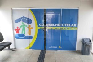 A conselheira tutelar do Sol Nascente Cláudia Damiana da Silva Teixeira, acusada de violência institucional e coação psicológica contra uma adolescente de 17 an