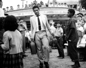 Uma das histórias mais famosas e pitorescas que envolvem Garrincha é sobre um rádio que ele teria comprado na Suécia, em 1958, duran