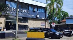 Motorista de aplicativo é rendido por assaltante armado e tem carro roubado no Centro de Caraguá
