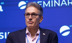 O governador de Minas Gerais, Romeu Zema, afirmou que o Supremo Tribunal Federal (STF) está perseguindo políticos de direita no Brasil. A declara&