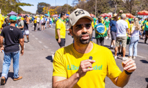 O deputado Thiago Manzoni fez duras críticas ao atual cenário político brasileiro, afirmando que no Brasil de hoje “está cada