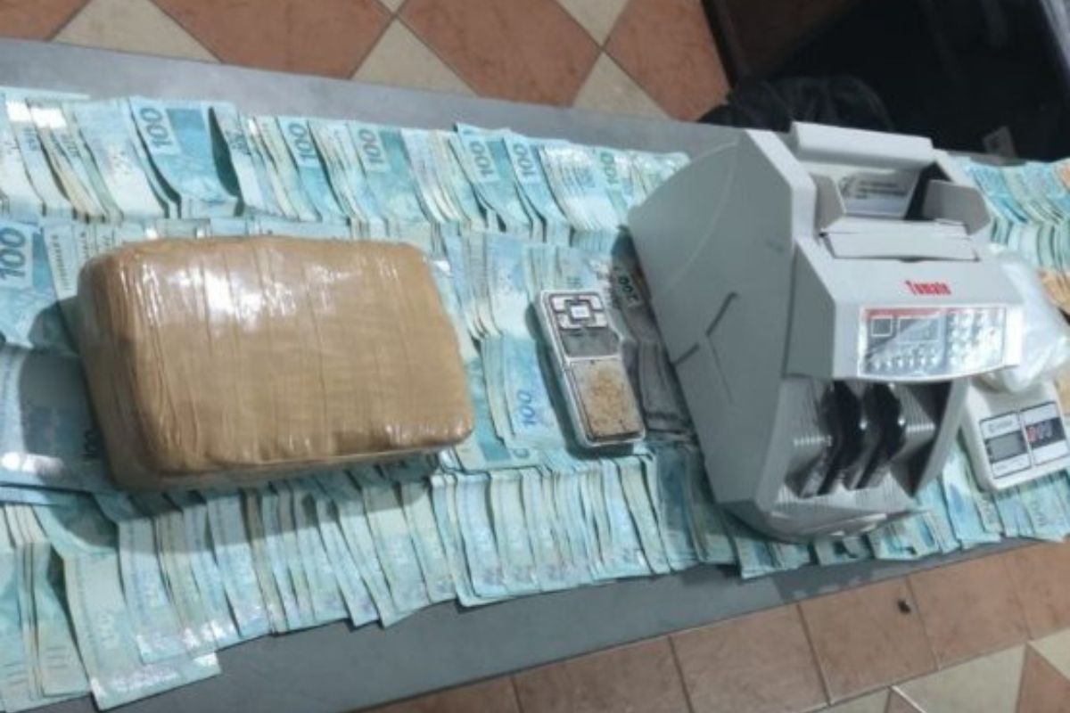 PM encontra R$ 54 mil em operação contra tráfico de drogas em Osasco