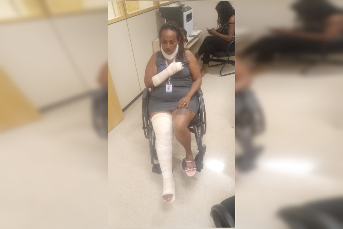 Duas mulheres denunciaram suposta tortura, agressões e transfobia dentro de uma delegacia do Distrito Federal, no sábado (23/8). A Polícia Civil (PCDF) nega as