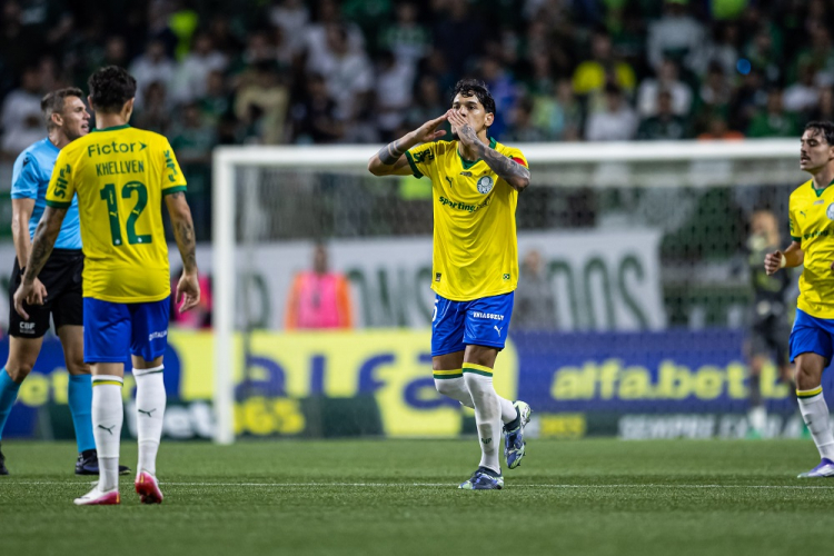 Na noite desta segunda-feira (25), em partida válida pela 21ª rodada do Campeonato Brasileiro, o Palmeiras presenteou a torcida presente no Allianz