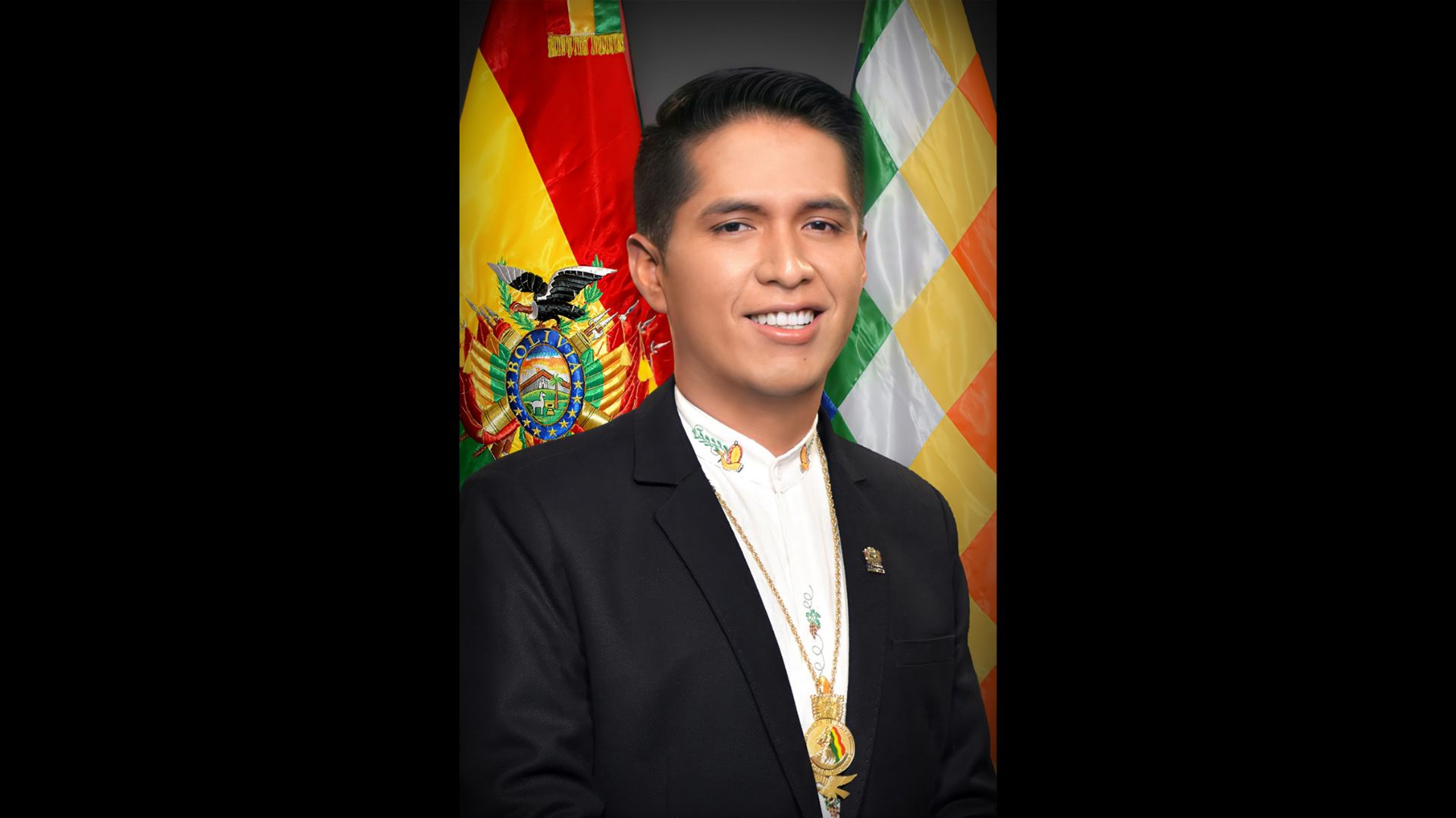 Bolívia: candidato de esquerda é alvo de pedrada depois de votar; vídeo