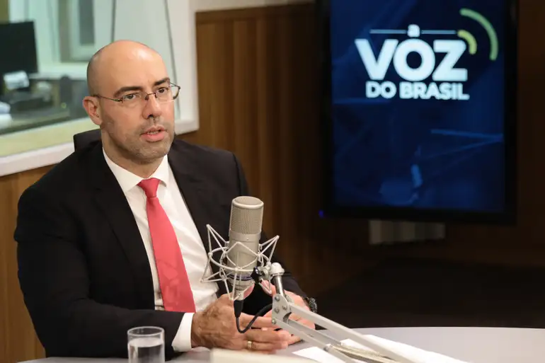 Política
Delegado que chefiava segurança do DF no 8/1 é suspenso pela PF
Decisão foi tomada depois de a Polícia Federal encerrar processo administra