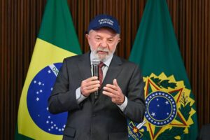 “Eduardo Bolsonaro deveria ter sido expulso da Câmara. Ele está insuflando outro Estado contra o Brasil. No campo da política, isso precisa ser enfrentado. Ele