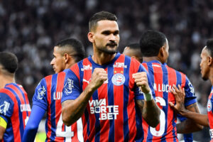 Corinthians é derrotado pelo Bahia em Itaquera em jogo frenético