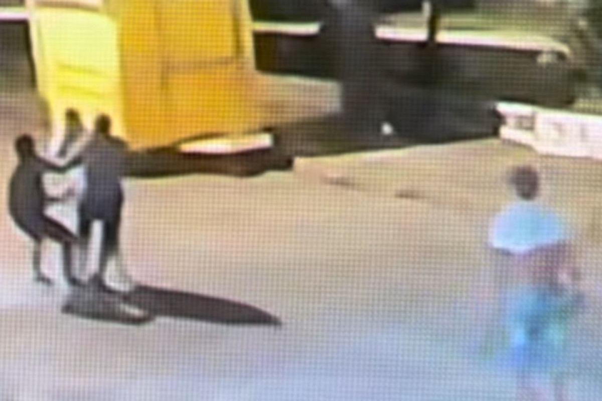 Um fuzileiro naval foi assaltado e esfaqueado por três homens na noite de segunda-feira (11/8), no bairro da Madalena, zona oeste do Recife (PE). O crime foi re