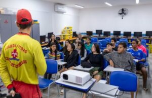 São Sebastião lança Projeto Guarda-vidas Mirim para promover segurança aquática e cidadania