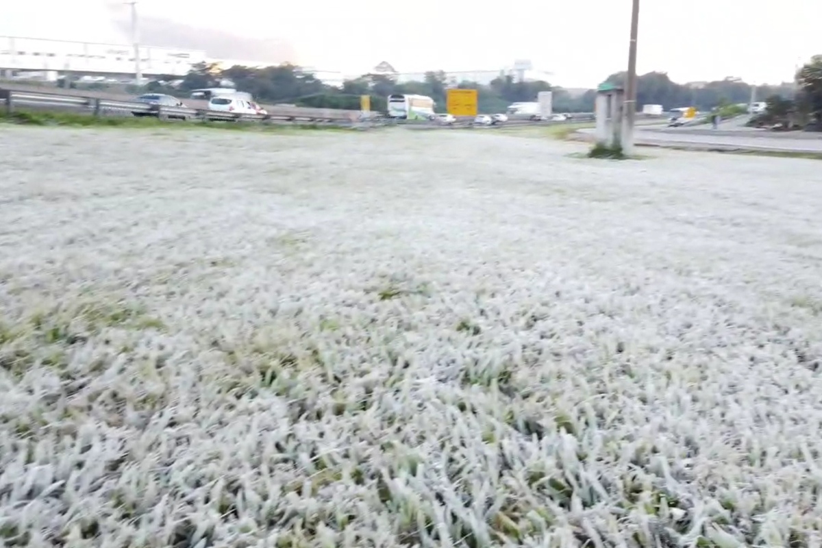 O Instituto Nacional de Meteorologia (Inmet) emitiu um alerta amarelo, de perigo potencial, para a ocorrência de geada nas regiões Sul e Sudeste do país. Nessas