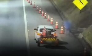 Homem é preso furtando cones de sinalização da Rodovia dos Tamoios em Caraguatatuba