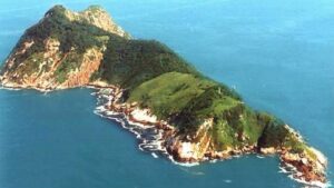 Brasil  
    Marinha busca lancha desaparecida perto da Ilha das Cobras
      A embarcação 'Jany', com três pessoas a bordo, estava a cerca de 25 quilômetros da