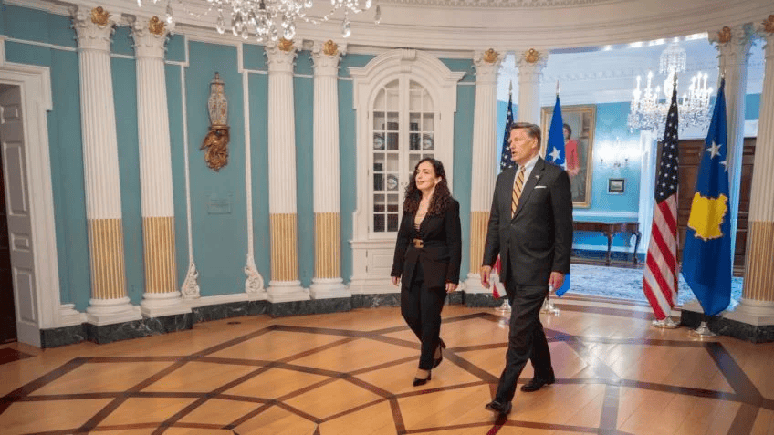 Vice-secretário dos EUA critica ministro Moraes por suposta “usurpação de poder ditatorial”, temática que ameaça a separação de poderes e prejudica relação diplomática com o Brasil.