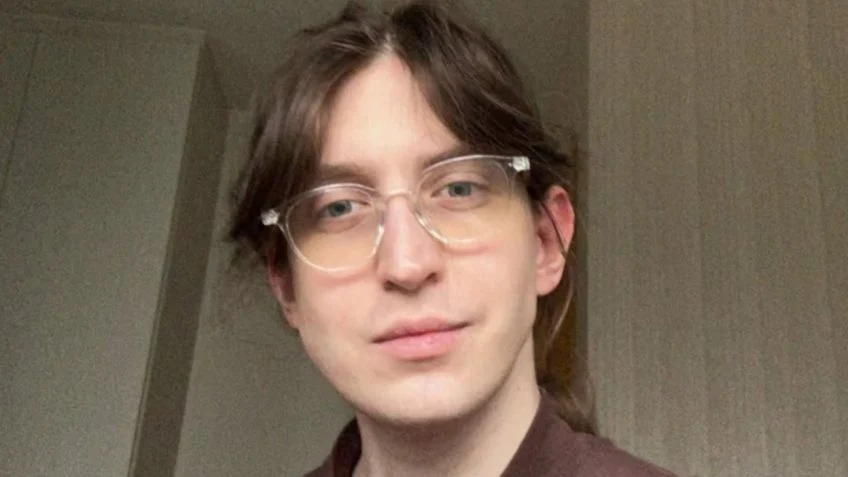 Vídeo de youtuber que viralizou com cenas de Hilton, Motta e Ferreira sobre adultização de crianças gera reação política, com pautas emergenciais para proteger menores online.