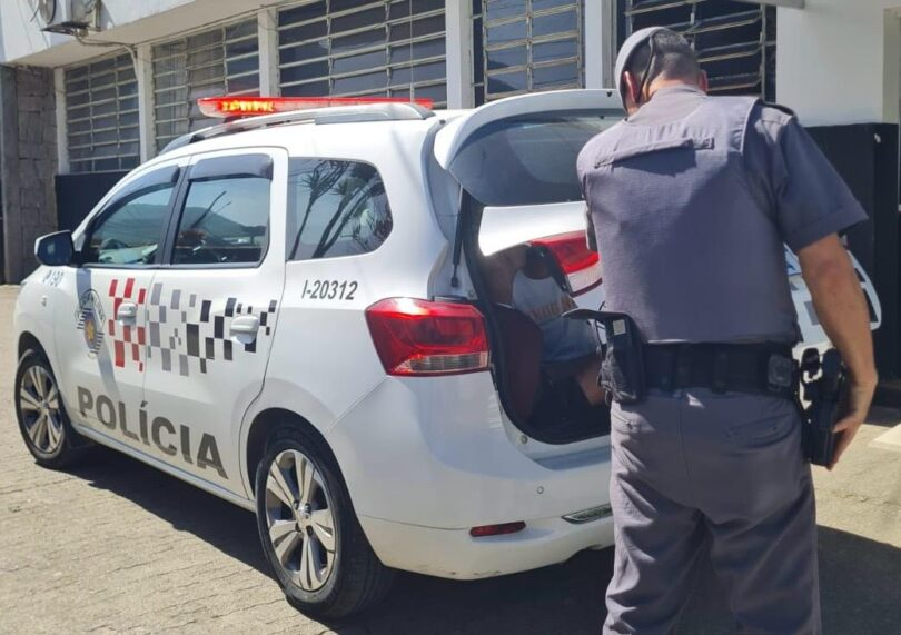 Polícia Militar prende trio suspeito de roubo e “golpe da maquininha” em Ubatuba