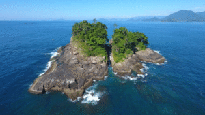 Tesouro escondido em Ubatuba: Conheça a praia minúscula que é um verdadeiro paraíso secreto