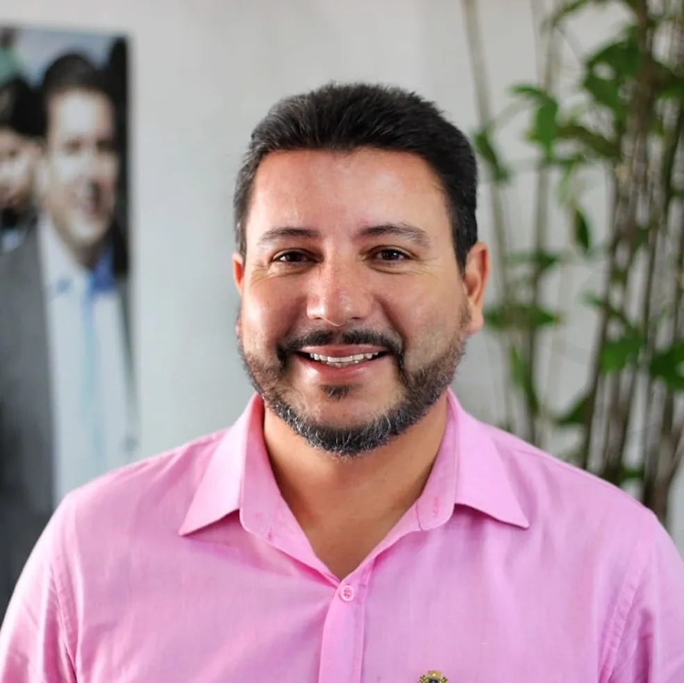Ex-prefeito de Ilhabela, Márcio Tenório, é condenado junto a mais sete pessoas por superfaturamento em desapropriação de imóvel para o Centro de Referência da Mulher. Justiça exige devolução de quase R$ 2 milhões.