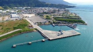 Porto de São Sebastião registra o maior crescimento na movimentação de cargas entre todos os portos do Brasil, segundo a Antaq, impulsionando a economia do Litoral Norte.