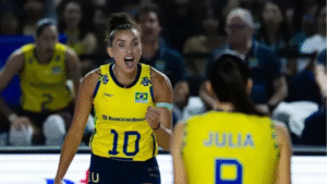 Em uma partida emocionante e de superação, a seleção brasileira feminina de vôlei venceu a França e conquistou uma vitória importantíssima no Mundial.
