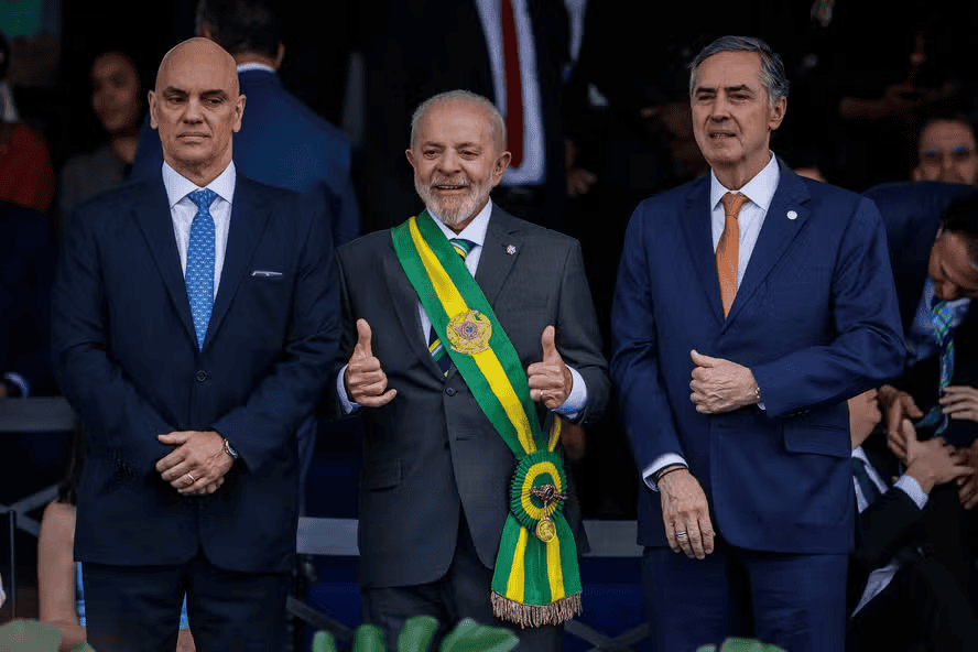 Lula ataca Trump, defende Alexandre de Moraes e critica tentativa de impeachment no STF